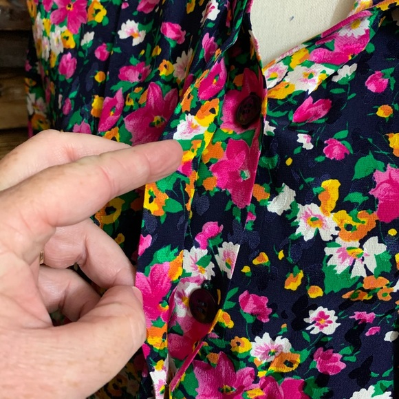 *SOLD* Saks Fifth Avenue LIHLI 100% Silk Floral Top USA - Picture 5 of 9